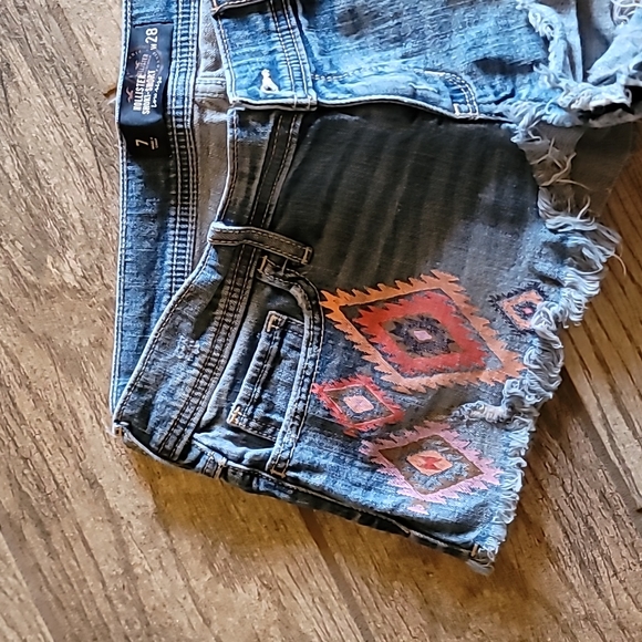 7 Hollister Short-Shorts EUC with Bright Color Details - Picture 2 of 7